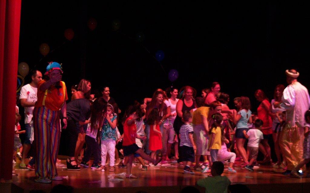 Παιχνίδια, χορός και παιδικές χαρούμενες φωνές στην Αγία Βαρβάρα